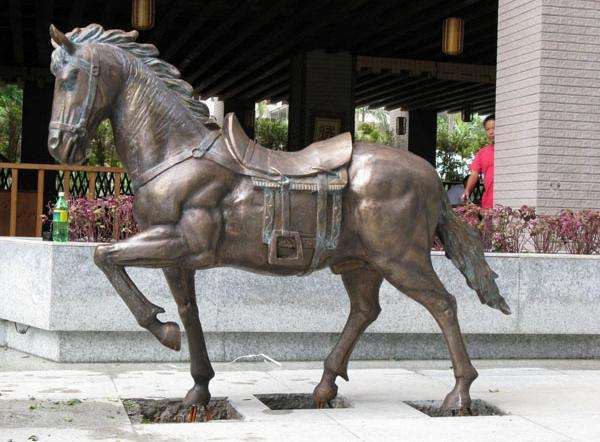 如何對(duì)河南銅雕塑進(jìn)行維護(hù)保養(yǎng)(圖1) 如何對(duì)河南銅雕塑進(jìn)行維護(hù)保養(yǎng)